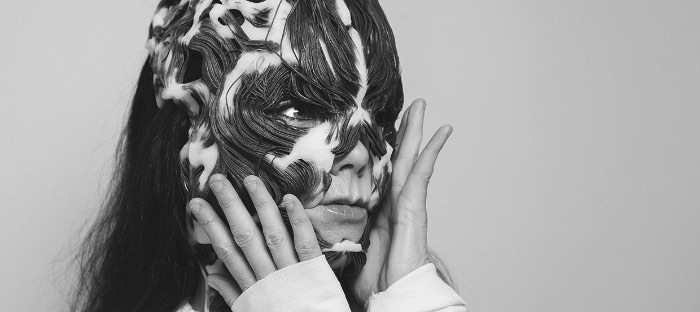 Rottlace é o nome da mais nova família de máscaras desenvolvidas para serem usadas pela Björk em seus shows. Inspiradas pelo seu disco mais recente, Vulnicura, o Mediated Matter Group explorou temas associados com a cura de si mesmo e a expressão de um rosto sem pele.