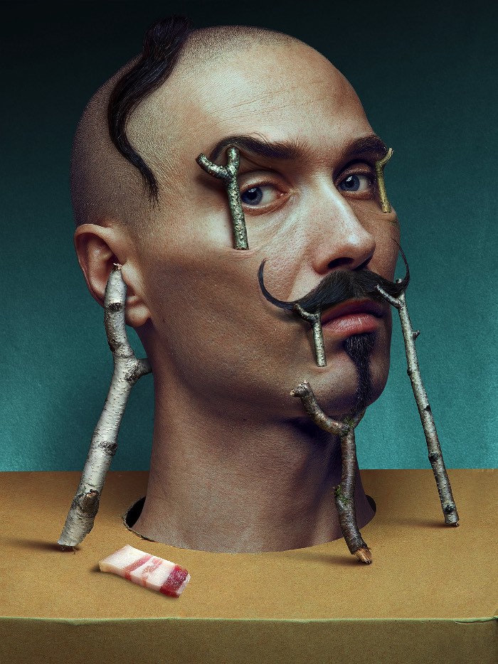 Alexei Sovertkov resolveu utilizar de pinturas e obras de arte do passado para criar sua série de fotografias onde ele reinventa o selfie de um jeito único. Utilizando de muita pós produção, a fotografias que você vai ver aqui são inspiradas em pinturas do passado. Obras essas que poderiam ser consideradas selfies hoje em dia. Afinal, elas são retratos de artistas utilizando a tecnologia que eles tinham a mão na época. Hoje temos celulares com câmeras, na época eles tinham a pintura.