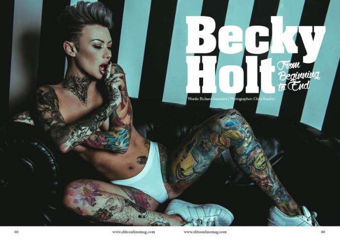 Chris Beasley é um designer gráfico e fotógrafo britânico baseado na região de West Midlands e cujo portfólio é repleto de fotografias mais que sensuais. Suas modelos são cobertas de tatuagens e parecem ter saído de um video de rock e, por isso mesmo, passei tempo demais olhando tudo que ele já fez.
