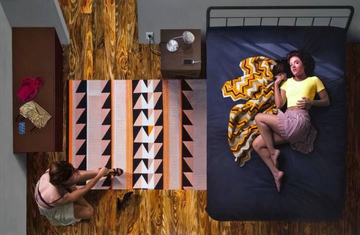 Nas pinturas de Karen Ann Myers, o quarto das mulheres é um ambiente quase sagrado. Um local que existe em todas as suas pinturas e, mesmo não sendo reais, refletem o que a artista acredita que passa na cabeça da maioria das mulheres. 