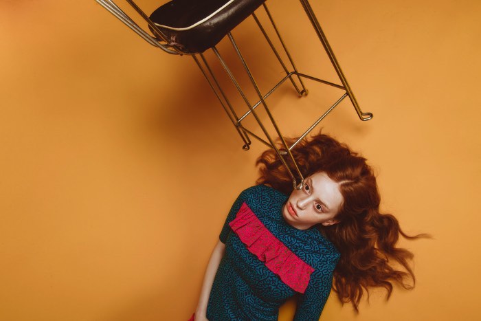 Steph Wilson é uma fotógrafa britânica, baseada em Londres, com um portfólio repleto de trabalhos bem interessantes para revistas como a Dazed, Vice, W Magazine. Sua fotografia tem pitadas de arte, moda e política e, acredito que, por isso mesmo, acaba sendo tão interessante navegar por tudo que ela já fez.