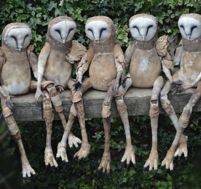 O trabalho de Mister Finch é meio complicado de categorizar. Isso acontece por que o que ele faz fica entre a escultura, a criação de animais de pelúcia e a costura. Afinal, ele cria grandes criaturas que parecem ter saído de livros de contos de fadas. 