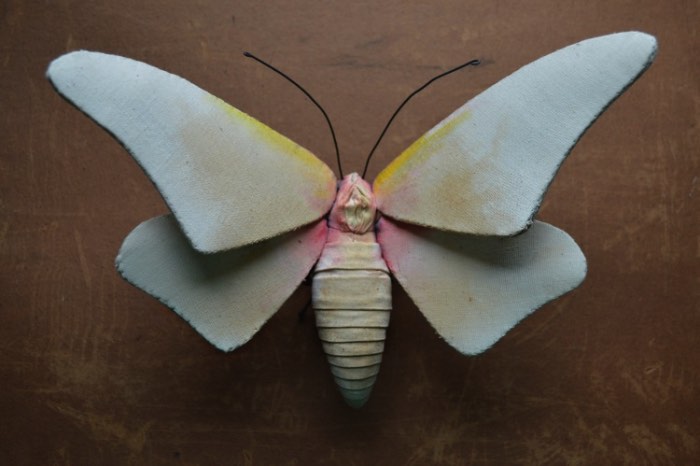 O trabalho de Mister Finch é meio complicado de categorizar. Isso acontece por que o que ele faz fica entre a escultura, a criação de animais de pelúcia e a costura. Afinal, ele cria grandes criaturas que parecem ter saído de livros de contos de fadas. 