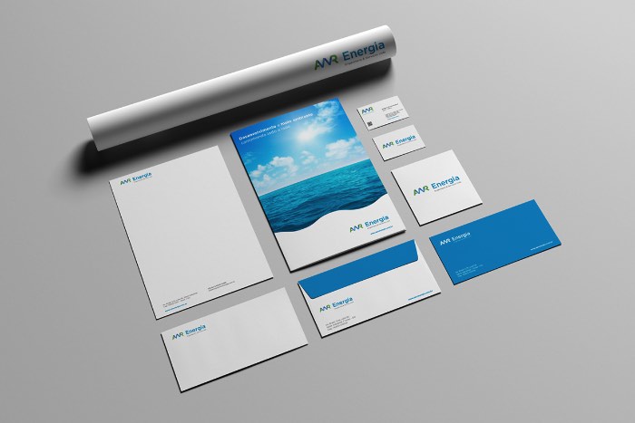 Fabiano Rocha é um designer brasileiro apaixonado por tipografia e por tudo que essa técnica consegue fazer com a comunicação. Para ele, a tipografia é o design gráfico na sua mais pura forma e, preciso dizer que, concordo com ele nisso. 