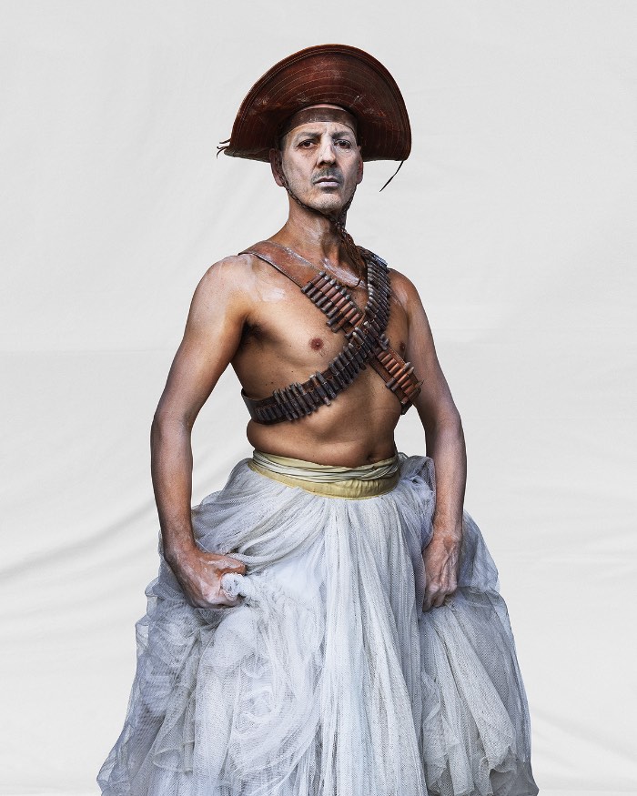 Somos Brasil é uma exposição multimídia e um livro criado pelo fotógrafo britânico Marcus Lyon. Nesse projeto ele explora a diversidade visual da identidade brasileira no século em que vivemos. Tudo isso através de retratos em alta resolução e um aplicativo que mostra um pouco do DNA da pessoa e o som ambiente enquanto a fotografia estava sendo feita.