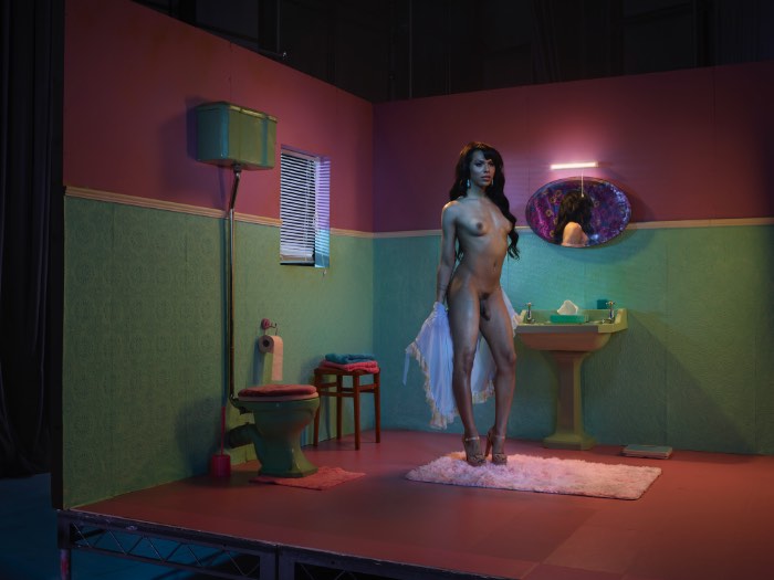 The Act é o nome dessa nova série de fotografias de Julia Fullerton-Batten onde ela explora e faz todos refletirem sobre a indústria do sexo através de imagens cinemáticas de mulheres usando seu corpo por dinheiro. Claro que todas as fotos abaixo não são muito bem recebidas no ambiente de trabalho e recebem o título de #NSFW sem pensar duas vezes.