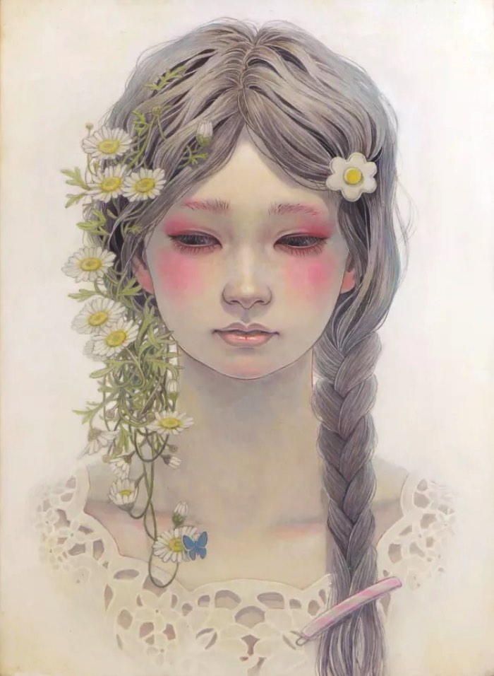 As pinturas a óleo de Miho Hirano tem um espírito e uma inspiração Pré Rafaelita, rejeitando poses mecânicas e composições elegantes. Pode não ser de propósito mas essa foi uma das referências visuais que apareceram na minha cabeça. Coloco a culpa disso tudo no fato de que a atmosfera de seus quadros parecem contar mais do que a narrativa dos mesmos, as modelos principais vem com uma expressão facial quase eufórica e existe uma atenção aos detalhes do mundo natural que não vemos sempre.