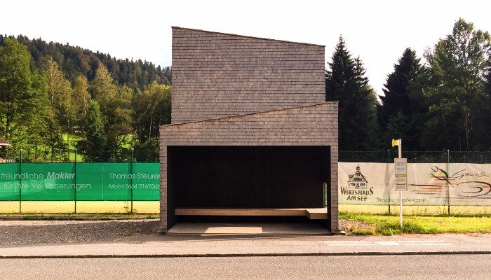 Os Pontos de Ônibus de Krumbach na Áustria - O pessoal do Rintala Eggertsson Architects criou algo que vive nas fronteiras da arte, do design e da arquitetura. O ponto de ônibus que eles construíram foi feito especialmente para o local que foi selecionado para eles e usa muito bem das peculiaridades do local.