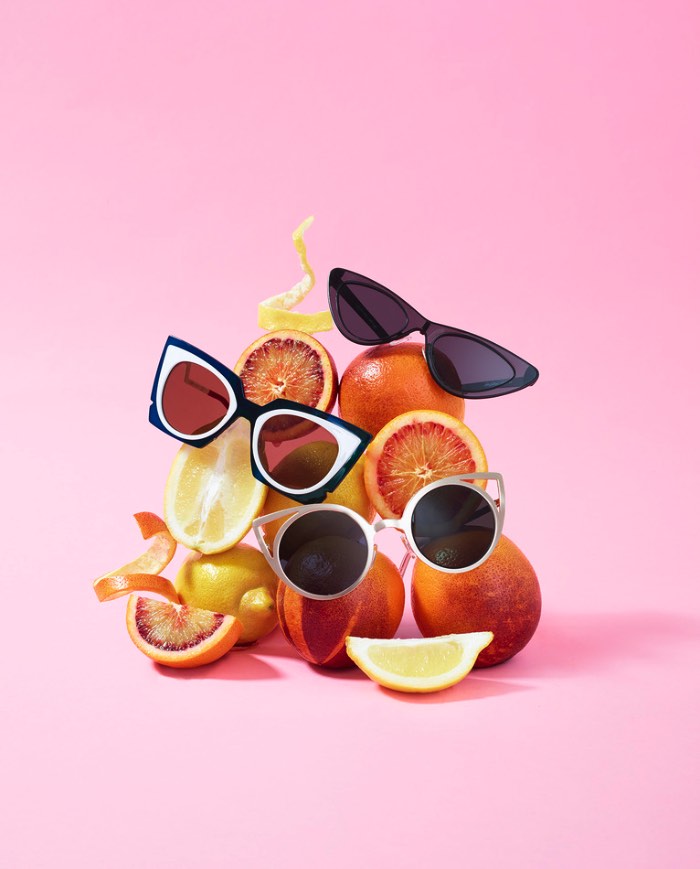 A fotógrafa Victoria Ling tem um portfólio daqueles que deixa todo mundo com um pouco de inveja. Repleto de belíssimos trabalhos de fotografia voltados para objetos e o que o mundo costuma chamar de still life em inglês. Suas composições fotográficas são feitas para clientes renomados e incluem também vários projetos pessoais.