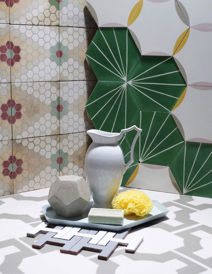 A fotógrafa Victoria Ling tem um portfólio daqueles que deixa todo mundo com um pouco de inveja. Repleto de belíssimos trabalhos de fotografia voltados para objetos e o que o mundo costuma chamar de still life em inglês. Suas composições fotográficas são feitas para clientes renomados e incluem também vários projetos pessoais.