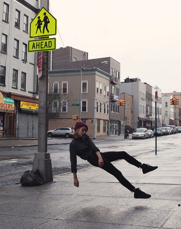 Victoria Siemer é conhecida pelo nome de Witchoria e seu trabalho mistura elementos do design gráfico com fotografia e arte. Baseada em Nova Iorque, mais precisamente no Brooklyn, seu trabalho é essencialmente digital e parece ser feito para expressar um vazio existencial, uma sequência de corações partidos e uma perpétua saudade de algo que não sei nem dizer se realmente aconteceu.