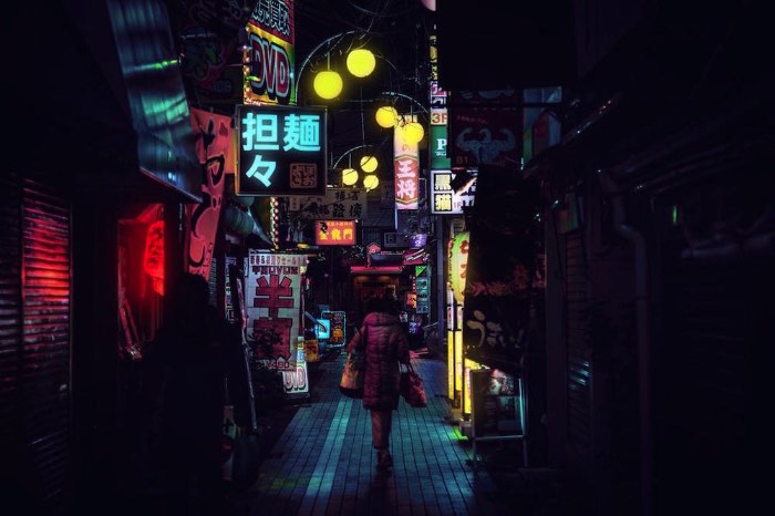 Liam Wong é um designer gráfico escocês e trabalha na Ubisoft de Montreal. Apesar de seu trabalho ser o design, seu portfolio de fotografia anda chamando mais atenção do que qualquer coisa que ele tenha feito previamente. E é tudo culpa de um projeto fotográfico que ele chamou de The beauty of Tokyo at night.