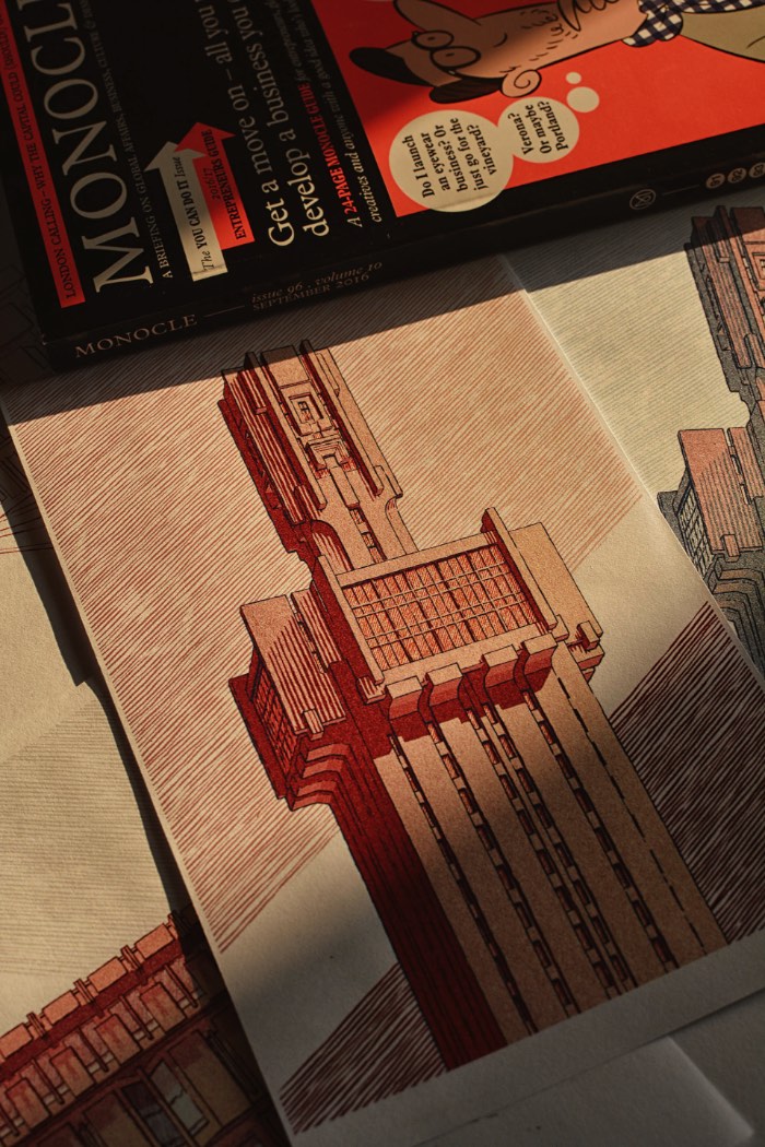 Bartosz Kosowski é um ilustrador polonês cujo trabalho já apareceu aqui no blog duas vezes, uma em 2013 e outra em 2015. Agora, estou aqui publicando as ilustrações que ele fez focado nas Embaixada da Rússia em Havana, a Embaixada Britânica em Roma e Embaixada do Canadá em Tóquio. Esses desenhos bem arquitetônicos foram feitos para a revista Monocle usando uma Wacom CintiQ no Photoshop e você pode ver mais detalhes deste projeto logo abaixo.