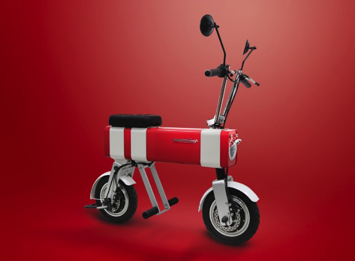 Motochimp é uma motocicleta elétrica tão pequena que ela parece ser de brinquedo. Faz parte do conceito visual desse novo lançamento da empresa chinesa Vanda Electrics e surgiu de um desenho criado por uma criança de 10 anos. A ideia era colocar um pouco do encanto infantil na rotina do dia a dia e tentar enxergar alguma coisa divertida nas ruas das grandes cidade do mundo. 