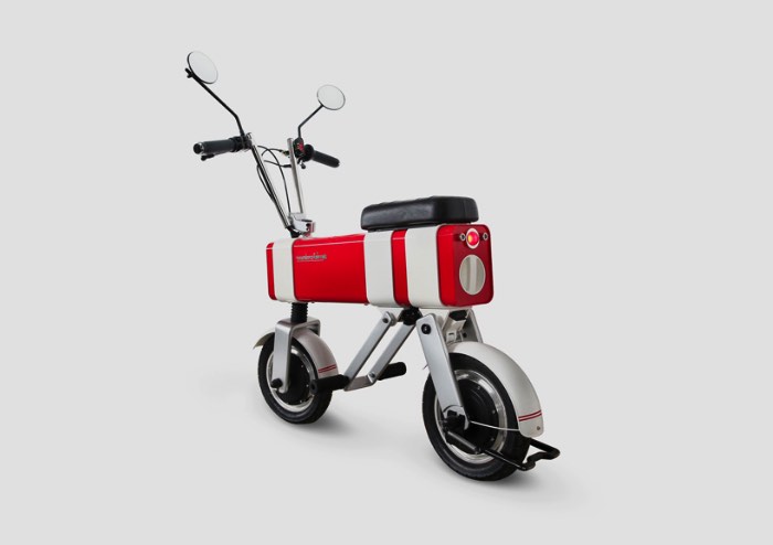 Motochimp é uma motocicleta elétrica tão pequena que ela parece ser de brinquedo. Faz parte do conceito visual desse novo lançamento da empresa chinesa Vanda Electrics e surgiu de um desenho criado por uma criança de 10 anos. A ideia era colocar um pouco do encanto infantil na rotina do dia a dia e tentar enxergar alguma coisa divertida nas ruas das grandes cidade do mundo. 