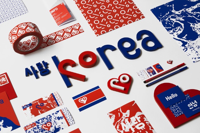 O pessoal da agência de branding sueca Snask resolveu criar um projeto dos sonhos de todo mundo: fazer o projeto de rebranding de um país. Mas, nesse caso, não foi o país que veio até eles. A Snask resolveu trabalhar no rebranding de um país que aparece sempre nos jornais do mundo como um dos lugares mais odiosos da atualidade.Foi assim que eles resolveram trabalhar com o rebranding da Coréia do Norte. É sério isso. Tão sério que o material foi enviado para a Embaixada do país na Suécia e ainda inclui um pequeno manifesto explicando os motivos e as ideias por trás desse trabalho.