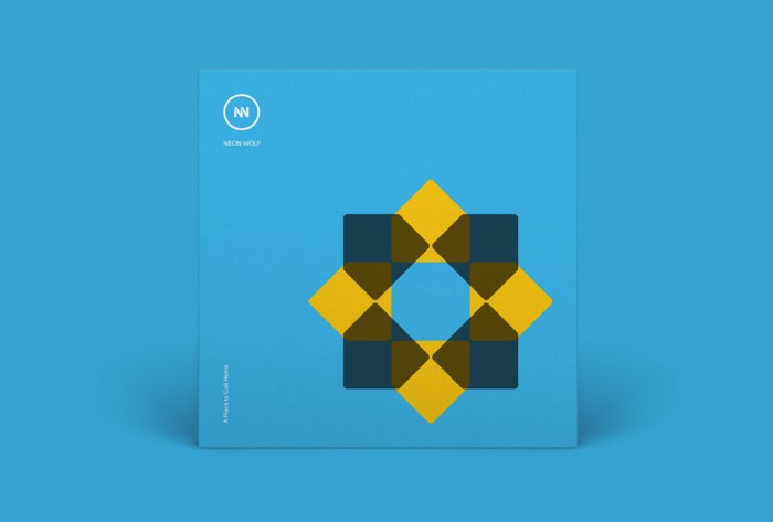 Duane Dalton é um designer gráfico britânico que é apaixonado pelas qualidades minimalistas do design para comunicar mensagens de forma precisa e clara. Seus trabalhos não são daqueles minimalistas apenas por estilo. Seus trabalhos são feitos com conceito e com uma estética clara e bem definida. E você pode ver muito disso em todos os exemplos de seu trabalho que selecionei logo abaixo. 