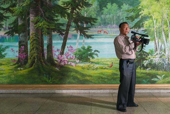 No início de 2014 o Koryo Studio convidou o fotógrafo esloveno Matjaz Tancic para um projeto que envolvia retratos na Coréia do Norte. A equipe tinha permissão do país para fotografar as pessoas em diferentes cidades do país, sejam elas trabalhando ou no dia a dia de comunidades rurais e urbanas. O projeto recebeu o nome de Fotografando a Coréia do Norte e acabou cobrindo mais de 800 quilômetros do país e mostra um pouco da rotina nesse país tão isolado do resto do mundo. 