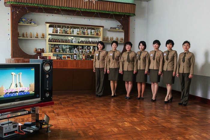 No início de 2014 o Koryo Studio convidou o fotógrafo esloveno Matjaz Tancic para um projeto que envolvia retratos na Coréia do Norte. A equipe tinha permissão do país para fotografar as pessoas em diferentes cidades do país, sejam elas trabalhando ou no dia a dia de comunidades rurais e urbanas. O projeto recebeu o nome de Fotografando a Coréia do Norte e acabou cobrindo mais de 800 quilômetros do país e mostra um pouco da rotina nesse país tão isolado do resto do mundo. 