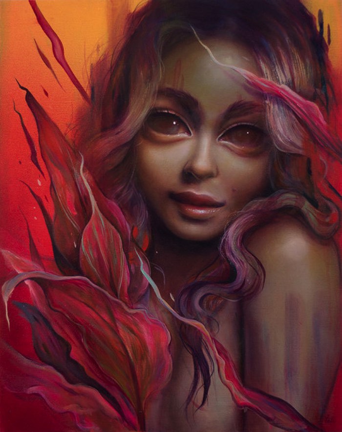 Tatiana Suarez desenha um mundo surreal, quase cremoso e repleto de figuras etéreas de olhos enormes e cheias de ornamentos que aparecem acompanhadas de algumas referências sexuais. E ela faz isso nos seus murais e nas suas pinturas, misturando um pouco da sua descendência brasileira com e el salvadorenha. 