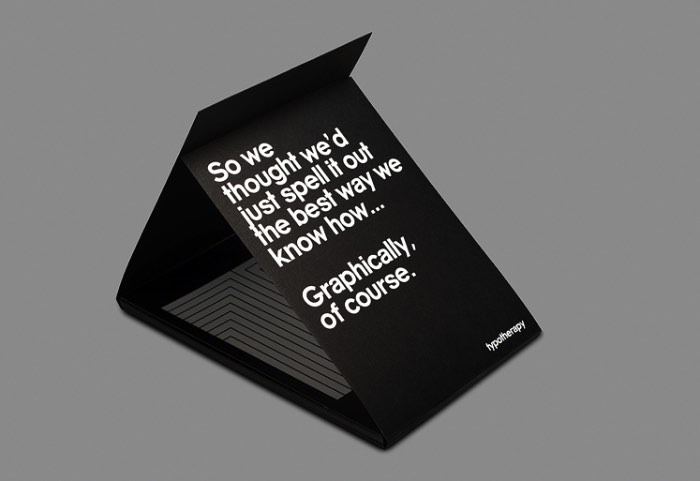 Não é todo mundo que pode dizer que já criou um material interessante para as Festas de Fim de Ano. Afinal, essa é uma época repleta de clichês visuais e acredito que foi isso mesmo que o pessoal da Typotherapy tentou evitar em Thankful. A ideia surgiu do Diretor de Criação Noël Nanton que se juntou a equipe de design da Typotherapy com a intenção de criar um cartão celebrando todas as festas de fim de ano. Esse cartão seria enviado para clientes e empresas parceiras e deveria demonstrar como que foi bom e produtivo trabalhar com eles durante o ano que passou.