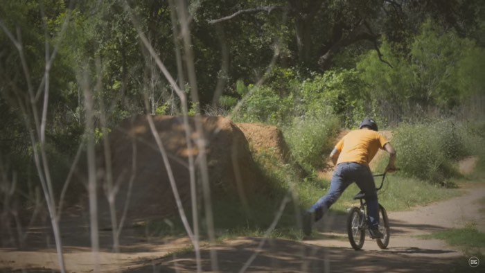 O primeiro episódio da Inspired by BMX traz um dos meus tatuadores favoritos para a frente das câmeras: Thomas Hooper. Para ele, BMX, hardcore e tatuagem andavam de mãos dadas e foi assim que ele acabou mergulhando, cada vez mais fundo, nesses mundos e se tornou o profissional fenomenal que é hoje em dia.