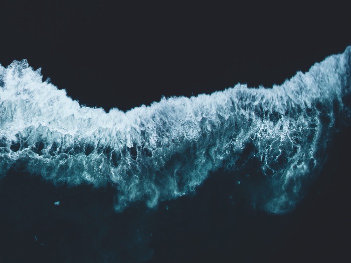 Tobias Hägg é o nome do fotógrafo sueco por trás da fotografia de drones do Airpixelsmedia. Seu trabalho começou há pouco tempo, quando ele criou uma conta no instagram. Foi assim que seu trabalho decolou e ele começou a viajar pelo mundo, fotografando tudo que ele estava vendo por ai. 