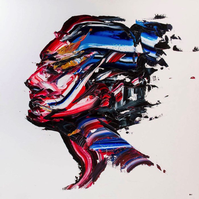 Salman Khoshroo pinta retratos gigantes usando de técnicas de pintura não usadas muito por ai. Esse artista baseado no Teerã cria imagens que parecem estar se movendo na tela, como se elas estivessem derretendo. Para chegar a esses resultados, ele usa uma faca larga e dezenas de blocos de tinta que são esfregados na tela para criar formas diferentes. Só chegando perto que é possível identificar o que foi criado.