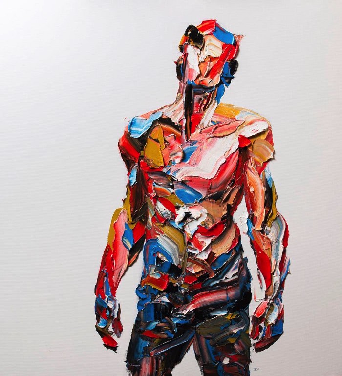 Salman Khoshroo pinta retratos gigantes usando de técnicas de pintura não usadas muito por ai. Esse artista baseado no Teerã cria imagens que parecem estar se movendo na tela, como se elas estivessem derretendo. Para chegar a esses resultados, ele usa uma faca larga e dezenas de blocos de tinta que são esfregados na tela para criar formas diferentes. Só chegando perto que é possível identificar o que foi criado.