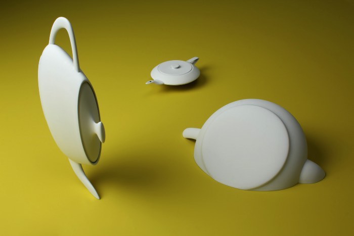 Se você está na internet há alguns anos, já deve ter visto algumas imagens similares aquelas que você vai ver logo abaixo. O pessoal do estúdio de design norueguês Skrekkøgle resolveu experimentar recriando imagens digitais de forma analógica, sem nenhuma ajuda de computadores. E parece que eles conseguiram fazer isso bem.