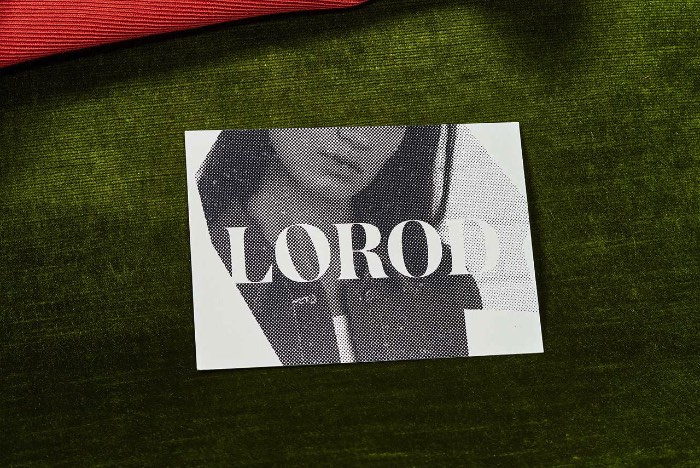 Como Natasha Jen criou a identidade visual da Lorod - Lorod é uma marca onde o clássico encontra com o contemporâneo. Uma marca de moda criada pela dupla Lauren Rodriguez e Michael Freels que quer redefinir a forma com a qual nos vestimos através de construções modulares, tecidos distintos e um forma chique de se vestir inspirada pelo passado.