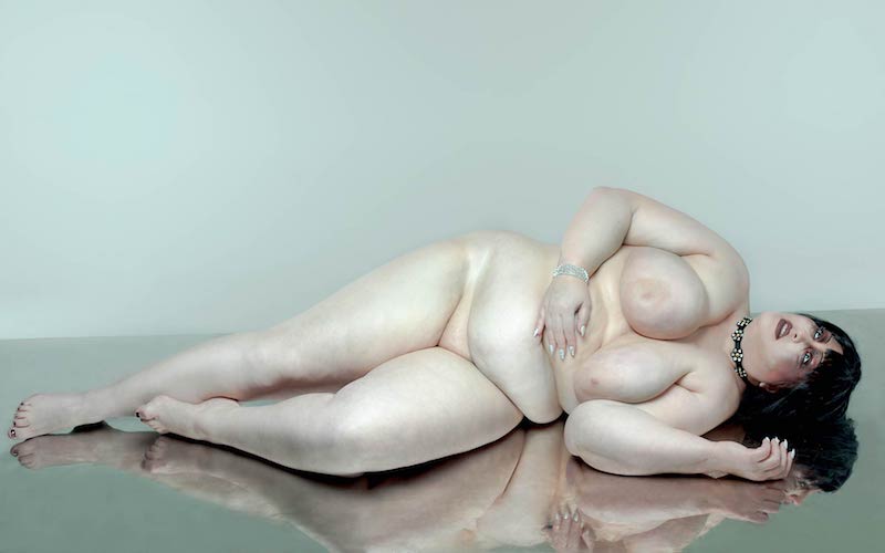 Fotografia é o meio que ele consegue se mover com melhor fluência e consegue se expressar da melhor forma. Seu trabalho de fotografia é marcado pelo uso de elementos provocativos, eróticos e uns tons de surrealidade, solidificados pela força que Florian Joahn tem pelos detalhes. Além disso, o fotógrafo se esforça muito para criar imagens originais. Tudo isso porque ele acredita que, no mundo em que vivemos hoje, o número de imagens criadas no mundo é enorme e mais uma centena de fotografias feitas sem atenção e sem esforço não vão adicionar nada a esse mundo. 