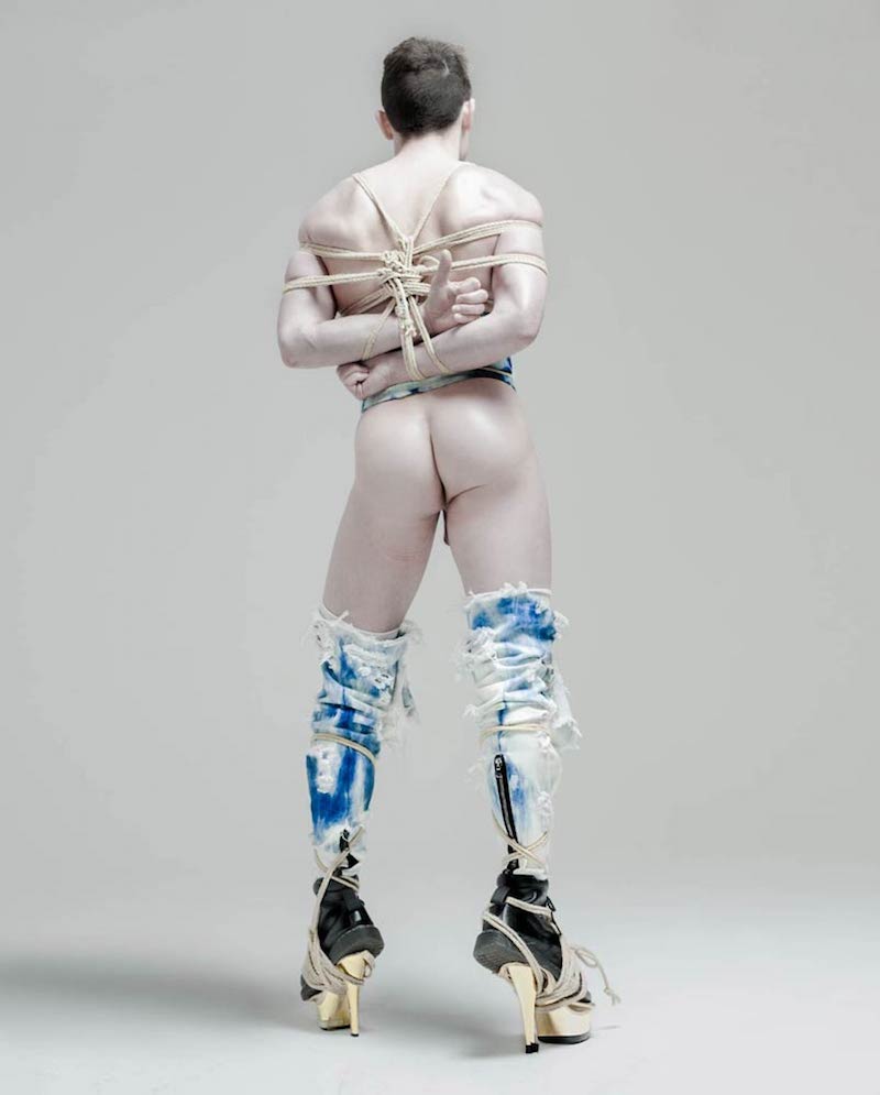 Fotografia é o meio que ele consegue se mover com melhor fluência e consegue se expressar da melhor forma. Seu trabalho de fotografia é marcado pelo uso de elementos provocativos, eróticos e uns tons de surrealidade, solidificados pela força que Florian Joahn tem pelos detalhes. Além disso, o fotógrafo se esforça muito para criar imagens originais. Tudo isso porque ele acredita que, no mundo em que vivemos hoje, o número de imagens criadas no mundo é enorme e mais uma centena de fotografias feitas sem atenção e sem esforço não vão adicionar nada a esse mundo. 