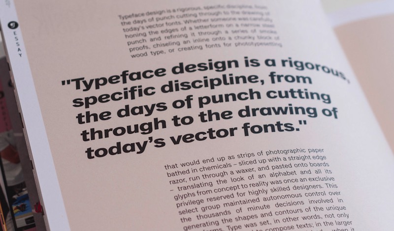 Luke Tonge é um designer gráfico e diretor de arte voltado para revistas e baseado em Birmingham, no Reino Unido. Seu portfólio é repleto de belíssimos trabalhos que misturam tipografia com direção de arte com um foco editorial bem interessante. Pelo menos, eu posso dizer que sou fã do que ele faz. 