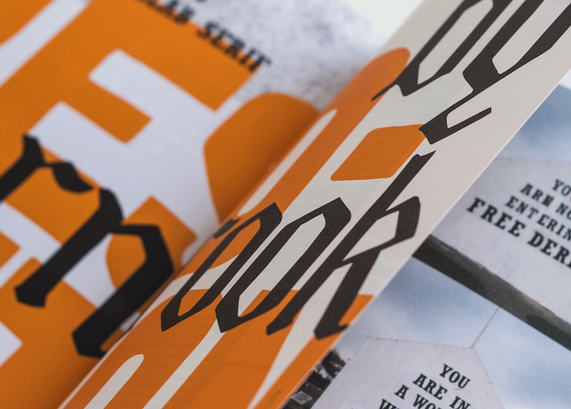 Luke Tonge é um designer gráfico e diretor de arte voltado para revistas e baseado em Birmingham, no Reino Unido. Seu portfólio é repleto de belíssimos trabalhos que misturam tipografia com direção de arte com um foco editorial bem interessante. Pelo menos, eu posso dizer que sou fã do que ele faz. 