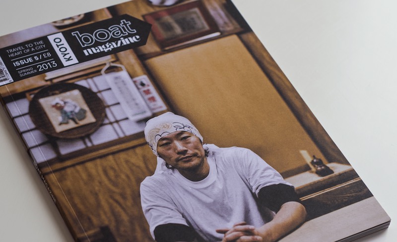 Luke Tonge é um designer gráfico e diretor de arte voltado para revistas e baseado em Birmingham, no Reino Unido. Seu portfólio é repleto de belíssimos trabalhos que misturam tipografia com direção de arte com um foco editorial bem interessante. Pelo menos, eu posso dizer que sou fã do que ele faz. 