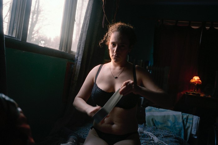 Samir Abady é um fotógrafo nova iorquino que trabalha documentando o mundo ao seu redor. Na série de fotos chamada Kink, ele explora o mundo único de dominatrixes profissionais e seus clientes. 