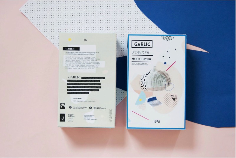 Agata Jeziurska trabalha como designer lá da Polônia e, foi de lá que ela criou as embalagens que você vai ver aqui. O trabalho foi feito para a The Natco Company, uma marca conceito que trabalha com temperos de um jeito um pouco diferente. Foi pensando nesse conceito que ela começou a explorar um estética diferente que combinasse com tudo aquilo que a marca apresenta para o mundo.