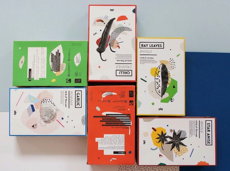 Agata Jeziurska trabalha como designer lá da Polônia e, foi de lá que ela criou as embalagens que você vai ver aqui. O trabalho foi feito para a The Natco Company, uma marca conceito que trabalha com temperos de um jeito um pouco diferente. Foi pensando nesse conceito que ela começou a explorar um estética diferente que combinasse com tudo aquilo que a marca apresenta para o mundo.