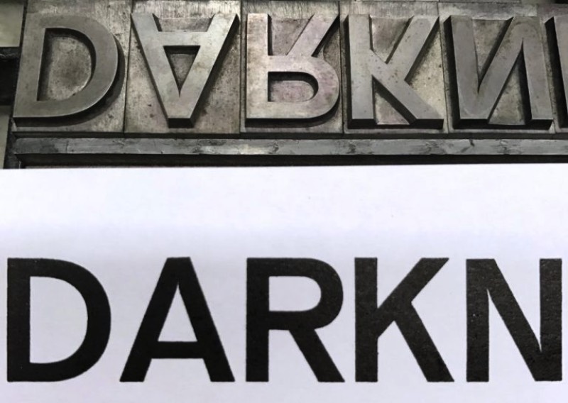 O primeiro contato de Myrna Keliher com o poema Sweet Darkness, de David Whyte, aconteceu numa sexta feira que ela descreve como sendo uma das piores de sua vida. Seu marido estava demandando uma separação, a filha dele estava gritando pela casa e sua mãe havia desaparecido. Foi assim que esse poema chegou a ela e, suas últimas três linhas marcaram muito aquele dia. Essas linhas, na minha tradução livre, dizem algo como “Qualquer coisa ou alguém, Que não te faz vivo. É muito pequeno para você.”