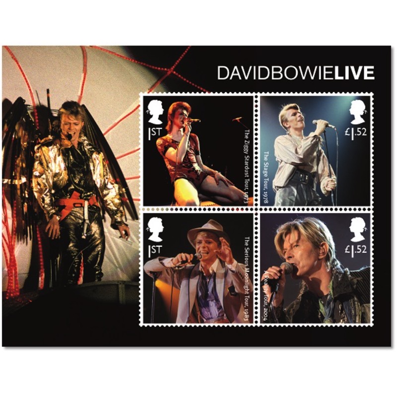 Não sei se, durante seus anos de vida, alguém imaginou que chegariam existir selos do David Bowie mostrando algumas de suas fases mais famosas. Se você não conseguiu imaginar isso, saiba que o Royal Mail Britânico colocou isso em prática e, a partir de 14 de março de 2017, você pode adquiri-los e aprimorar sua coleção de memorabília de um dos maiores astros da música mundial.