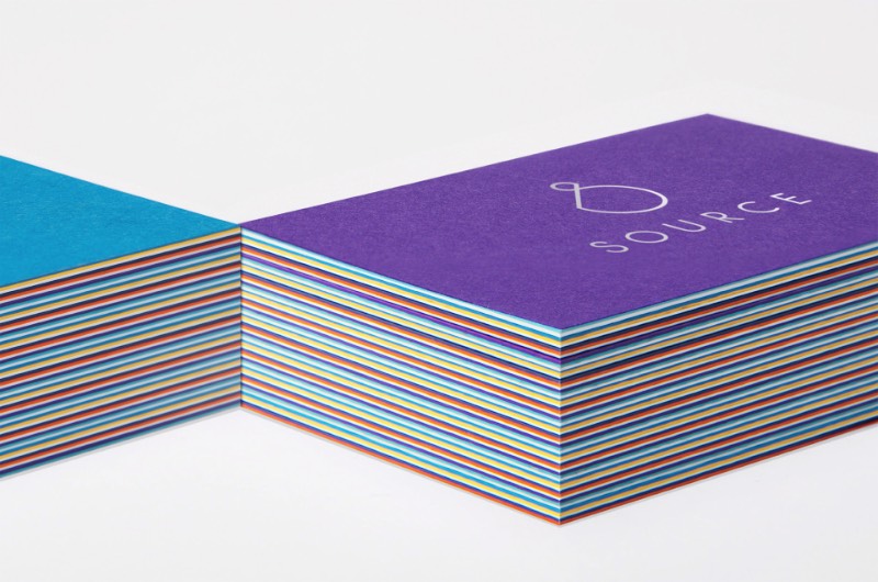 A Source está aqui para mudar o mundo do investimento e a equipe de criação da Mother Design teve a função de colocar esse conceito em prática de forma visual. Abaixo você pode ver todo esse trabalho fenomenal criado por esse estúdio britânico de design e branding.
