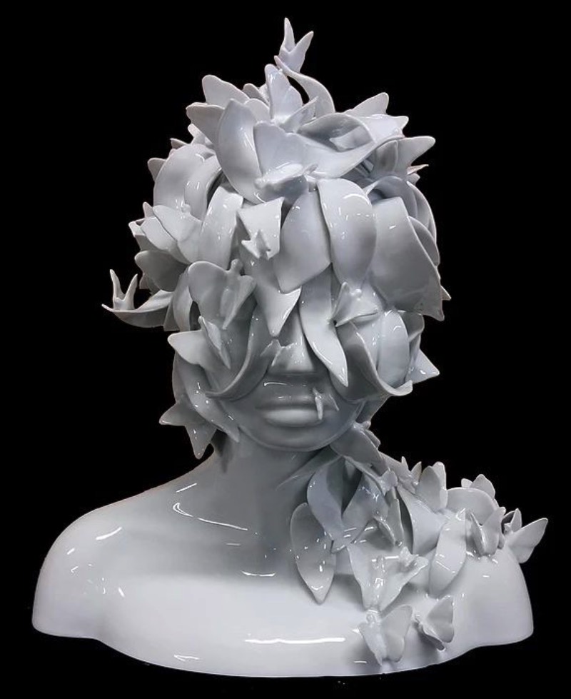Trabalhando com grandes tópicos como o diálogo entre a tradição e a modernidade, a conexão entre a natureza e a humanidade e a oposição entre a vida e a morte você vai encontrar o trabalho de Juliette Clovis. Essa artista contemporânea francesa nascida em 1978 em Poitiers, na França, anda explorando os temas acima com cerâmica de um jeito fora do comum. 