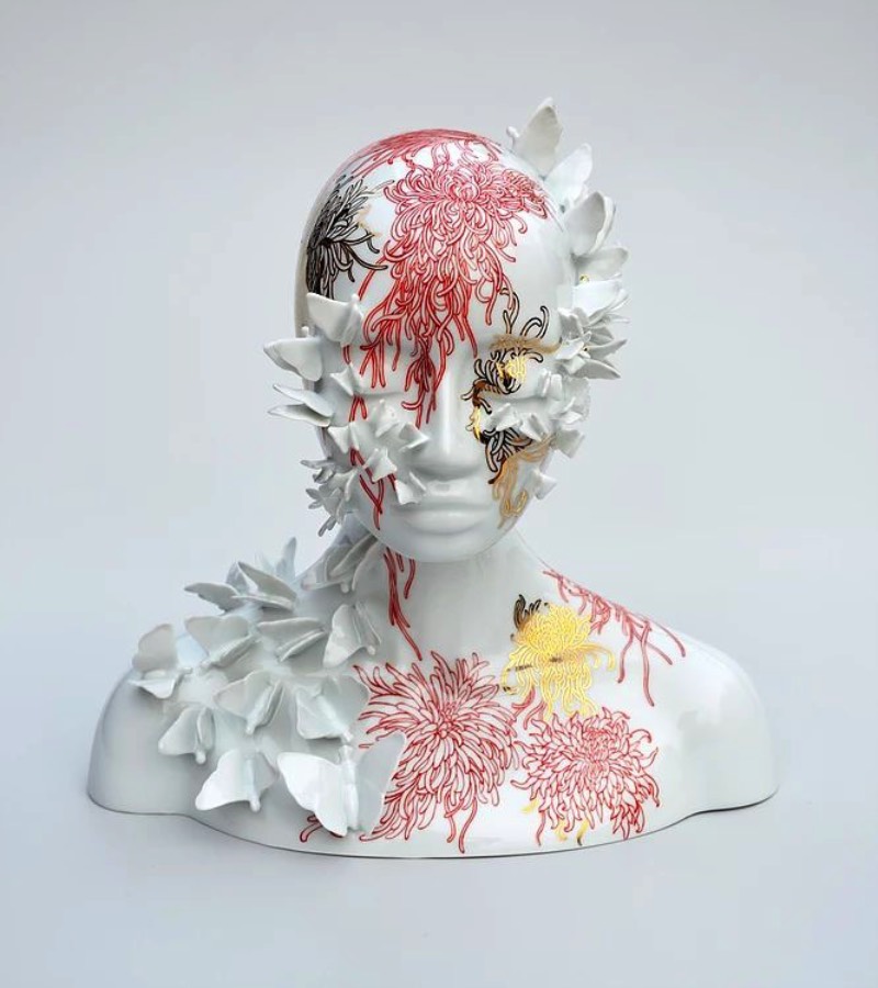 Trabalhando com grandes tópicos como o diálogo entre a tradição e a modernidade, a conexão entre a natureza e a humanidade e a oposição entre a vida e a morte você vai encontrar o trabalho de Juliette Clovis. Essa artista contemporânea francesa nascida em 1978 em Poitiers, na França, anda explorando os temas acima com cerâmica de um jeito fora do comum. 
