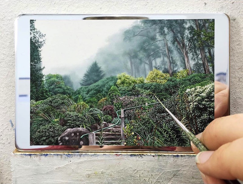 A forma com a qual a artista Natasha Bieniek explora suas pinturas de paisagens é alimentada pelo seu interesse nas formas com as quais nós, seres humanos, nos relacionamos com o mundo natural. Mais especificamente, na forma com a qual nossa presença na Terra causa um impacto no ambiente natural através do nosso mundo urbano. 
