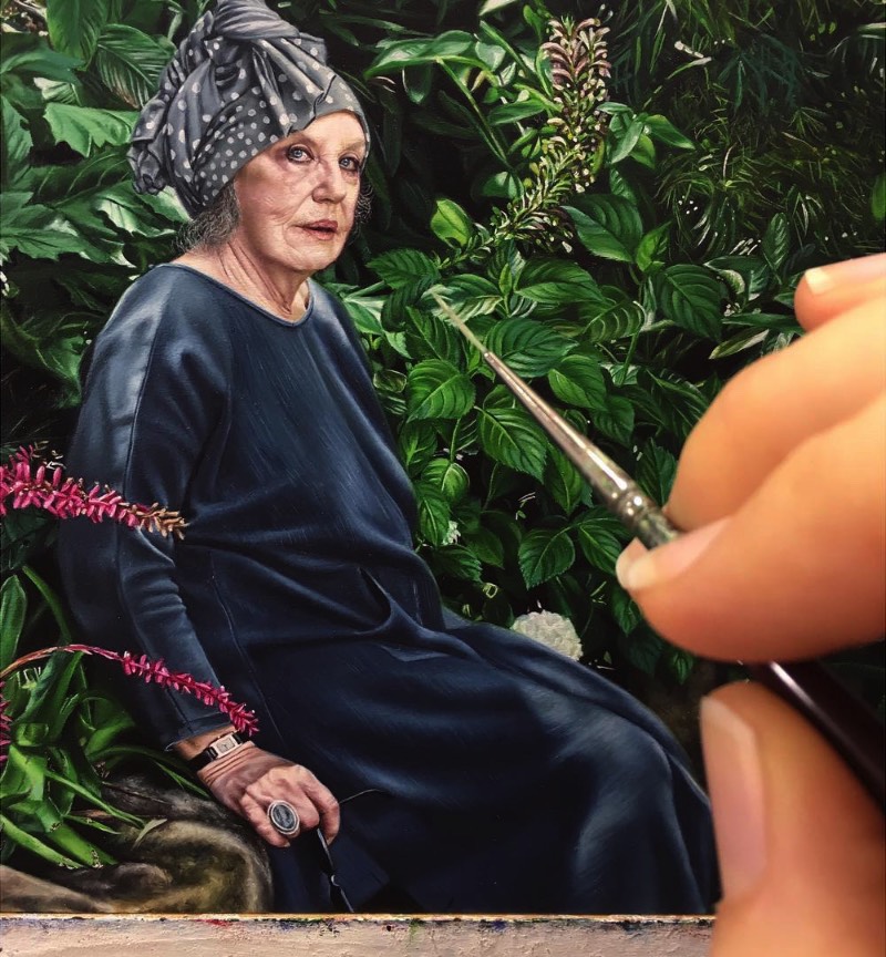 A forma com a qual a artista Natasha Bieniek explora suas pinturas de paisagens é alimentada pelo seu interesse nas formas com as quais nós, seres humanos, nos relacionamos com o mundo natural. Mais especificamente, na forma com a qual nossa presença na Terra causa um impacto no ambiente natural através do nosso mundo urbano. 