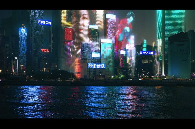 Ash Thorp teve o prazer de trabalhar no desenvolvimento criativo do visual do filme Ghost in the Shell. Quando me deparei com seu behance, repleto das imagens que ele criou para o filme, tive que me controlar para não publicar tudo por aqui. É sério, eu tive que ter um certo auto controle mas acredito que consegui. 