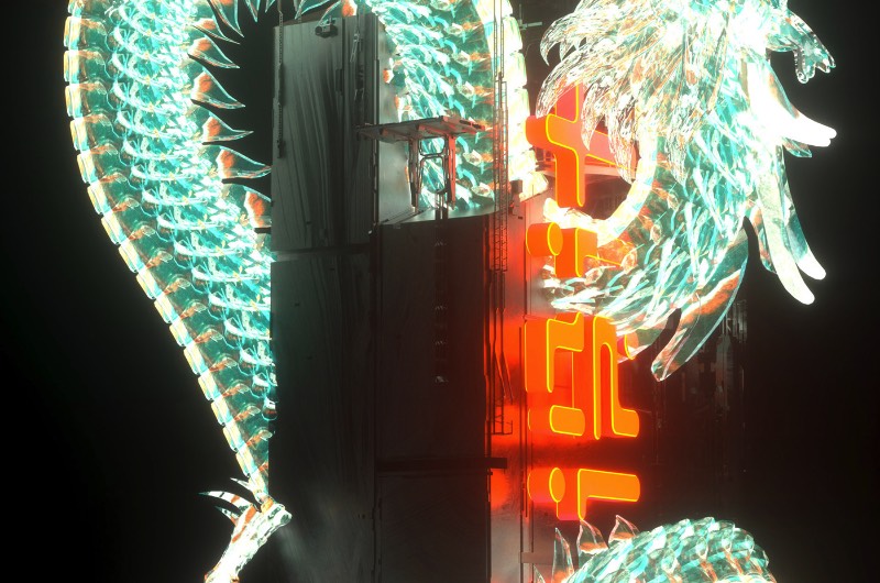 Ash Thorp teve o prazer de trabalhar no desenvolvimento criativo do visual do filme Ghost in the Shell. Quando me deparei com seu behance, repleto das imagens que ele criou para o filme, tive que me controlar para não publicar tudo por aqui. É sério, eu tive que ter um certo auto controle mas acredito que consegui. 