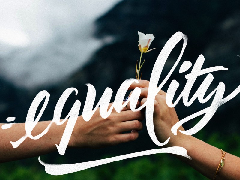 Como amante das letras, Giuseppe Salerno adora observar as placas e as mensagens que aparecem nas marchas de Orgulho Gay pelo mundo. Foi pensando nisso que Love Wins acabou sendo criada. Uma grande coleção de letterings feitos a mão para ajudar o mundo a espalhar o amor e adicionar um pouco de tipografia para essa festa. Love Wins foi feita como uma série de 60 frases escritas a mão e feitas com todo amor para celebrar a diversidade. Essas sessenta frases foram feitas com diferentes estilos, usando diferentes ferramentas e com uma estética bem variada. Você pode usá-las para criar suas mensagens, camisetas, posters, adesivos e tudo mais que você pensar. Tudo que você precisa fazer é espalhar o amor no seu dia a dia e pronto.