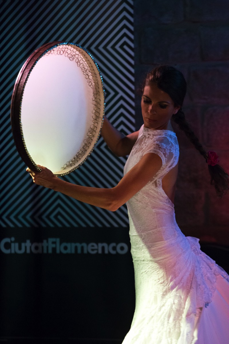 Não deve ser surpresa para ninguém o fato de que Barcelona é uma das capitais mundiais do flamenco. Afinal, alguns dos nomes mais celebrados desse movimento artístico nasceram e viveram pelas ruas da cidade e muitos outros nasceram nessa região da Espanha. É por isso mesmo que um festival como Ciutat Flamenco acontece todos os anos em Barcelona. 